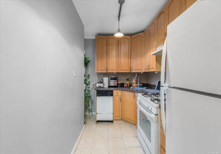 34-20 78th Street, New York, NY, 1 Bedroom Bedrooms, 3 Rooms Rooms,1 BathroomBathrooms,Residential,For Rent,78th,0,L3506548 34-20 78th Street, New York, NY, 1 Bedroom Bedrooms, 3 Rooms Rooms,1 BathroomBathrooms,Residential,For Rent,78th,0,L3506548