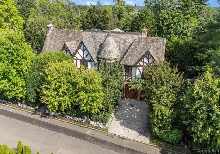 17 Sutton Place, Hempstead, NY, 8 Bedrooms Bedrooms, 19 Rooms Rooms,9 BathroomsBathrooms,Residential,For Rent,Sutton,0,1025922 17 Sutton Place, Hempstead, NY, 8 Bedrooms Bedrooms, 19 Rooms Rooms,9 BathroomsBathrooms,Residential,For Rent,Sutton,0,1025922