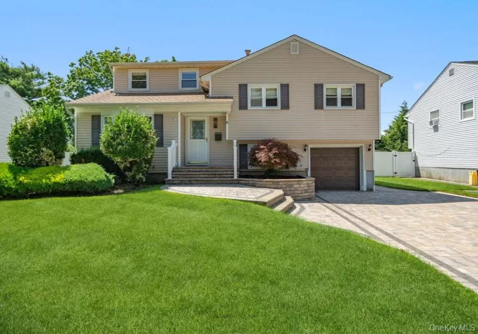 8 Radnor Court, Oyster Bay, NY, 5 Bedrooms Bedrooms, 9 Rooms Rooms,2 BathroomsBathrooms,Residential Lease,For Rent,Radnor,0,1030924 8 Radnor Court, Oyster Bay, NY, 5 Bedrooms Bedrooms, 9 Rooms Rooms,2 BathroomsBathrooms,Residential Lease,For Rent,Radnor,0,1030924
