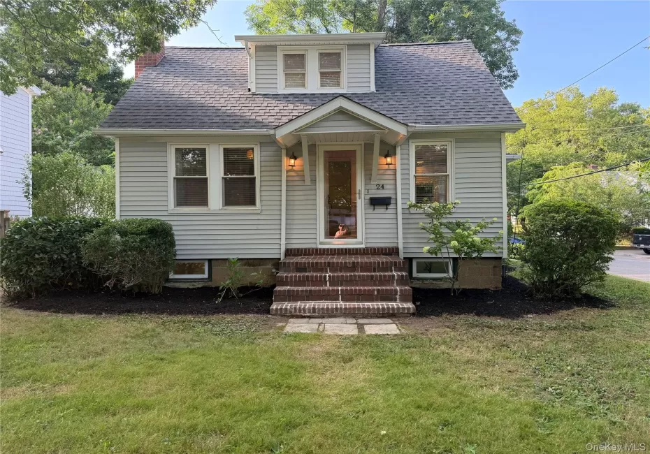 24 8th Avenue, Oyster Bay, NY, 2 Bedrooms Bedrooms, 6 Rooms Rooms,1 BathroomBathrooms,Residential Lease,For Rent,8th,0,1030577 24 8th Avenue, Oyster Bay, NY, 2 Bedrooms Bedrooms, 6 Rooms Rooms,1 BathroomBathrooms,Residential Lease,For Rent,8th,0,1030577
