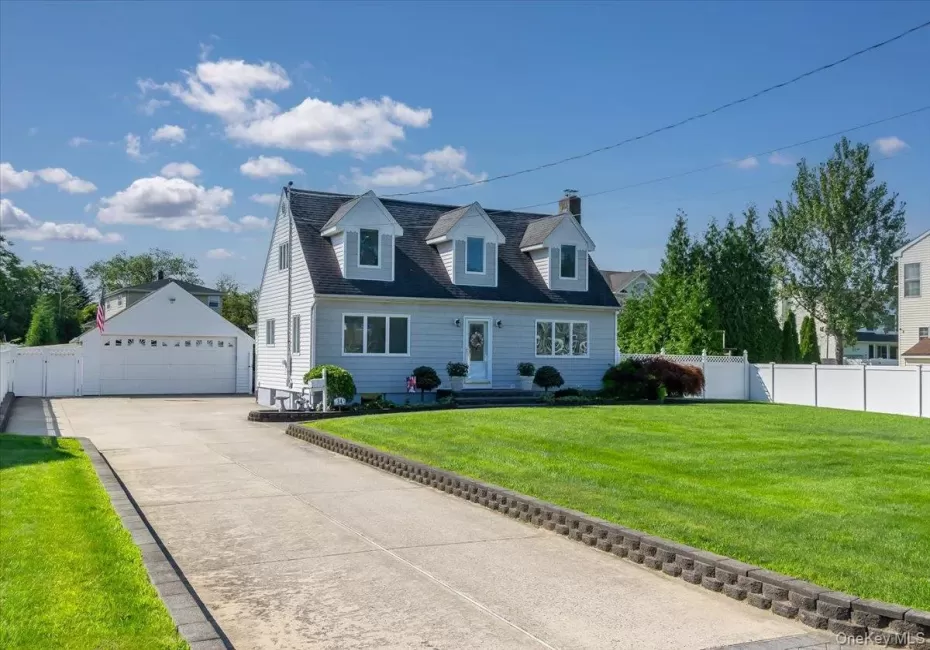 34 Farmers Avenue, Babylon, NY, 3 Bedrooms Bedrooms, 6 Rooms Rooms,2 BathroomsBathrooms,Residential,For Rent,Farmers,0,1029325 34 Farmers Avenue, Babylon, NY, 3 Bedrooms Bedrooms, 6 Rooms Rooms,2 BathroomsBathrooms,Residential,For Rent,Farmers,0,1029325