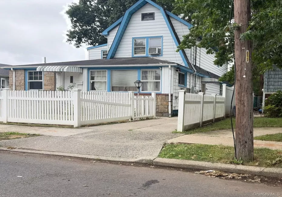 840 Kings Parkway, Hempstead, NY, 5 Bedrooms Bedrooms, 7 Rooms Rooms,2 BathroomsBathrooms,Residential,For Rent,Kings,0,1030944 840 Kings Parkway, Hempstead, NY, 5 Bedrooms Bedrooms, 7 Rooms Rooms,2 BathroomsBathrooms,Residential,For Rent,Kings,0,1030944