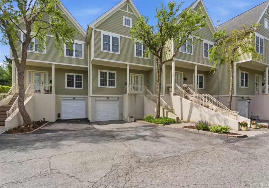 83 Kings Highway, New Rochelle, NY, 3 Bedrooms Bedrooms, 8 Rooms Rooms,1 BathroomBathrooms,Residential,For Rent,Kings,0,1001746 83 Kings Highway, New Rochelle, NY, 3 Bedrooms Bedrooms, 8 Rooms Rooms,1 BathroomBathrooms,Residential,For Rent,Kings,0,1001746