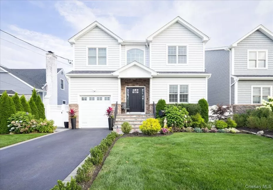 2716 Landing Avenue, Hempstead, NY, 4 Bedrooms Bedrooms, 8 Rooms Rooms,2 BathroomsBathrooms,Residential,For Rent,Landing,0,1030815 2716 Landing Avenue, Hempstead, NY, 4 Bedrooms Bedrooms, 8 Rooms Rooms,2 BathroomsBathrooms,Residential,For Rent,Landing,0,1030815