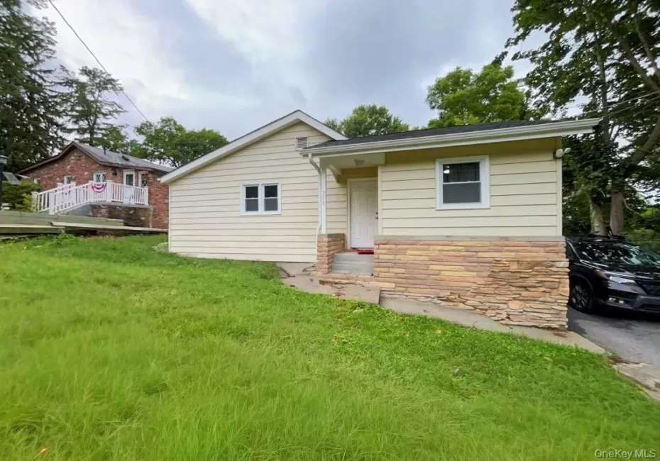306 Third Road, Wappinger, NY, 3 Bedrooms Bedrooms, 6 Rooms Rooms,1 BathroomBathrooms,Residential Lease,For Rent,Third,0,1031251 306 Third Road, Wappinger, NY, 3 Bedrooms Bedrooms, 6 Rooms Rooms,1 BathroomBathrooms,Residential Lease,For Rent,Third,0,1031251