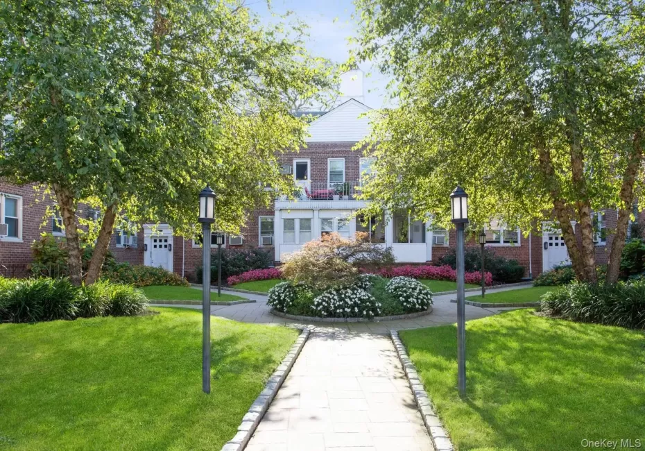1385 Broadway, Hempstead, NY, 1 Bedroom Bedrooms, 4 Rooms Rooms,1 BathroomBathrooms,Residential,For Rent,Broadway,0,1031148 1385 Broadway, Hempstead, NY, 1 Bedroom Bedrooms, 4 Rooms Rooms,1 BathroomBathrooms,Residential,For Rent,Broadway,0,1031148