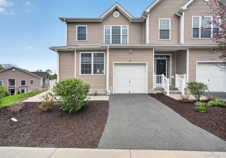 Welcome to 35 Pinto Road E, Middletown! Welcome to 35 Pinto Road E, Middletown!