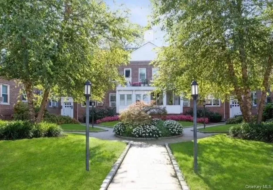 1385 Broadway, Hempstead, NY, 2 Bedrooms Bedrooms, 5 Rooms Rooms,1 BathroomBathrooms,Residential,For Rent,Broadway,0,1031242 1385 Broadway, Hempstead, NY, 2 Bedrooms Bedrooms, 5 Rooms Rooms,1 BathroomBathrooms,Residential,For Rent,Broadway,0,1031242