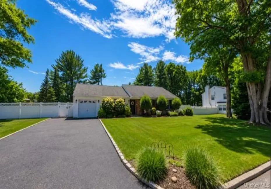 9 Singingwood Drive, Brookhaven, NY, 3 Bedrooms Bedrooms, 6 Rooms Rooms,2 BathroomsBathrooms,Residential,For Rent,Singingwood,0,1031310 9 Singingwood Drive, Brookhaven, NY, 3 Bedrooms Bedrooms, 6 Rooms Rooms,2 BathroomsBathrooms,Residential,For Rent,Singingwood,0,1031310