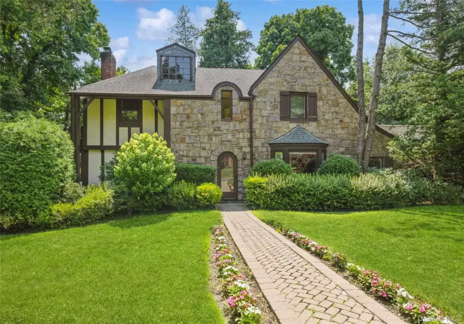 1 Winfield Terrace, North Hempstead, NY, 5 Bedrooms Bedrooms, 10 Rooms Rooms,3 BathroomsBathrooms,Residential,For Rent,Winfield,0,1030105 1 Winfield Terrace, North Hempstead, NY, 5 Bedrooms Bedrooms, 10 Rooms Rooms,3 BathroomsBathrooms,Residential,For Rent,Winfield,0,1030105
