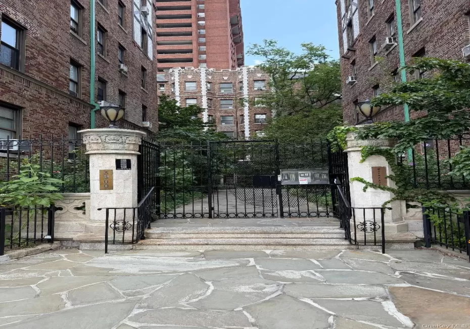 3396 Wayne Avenue, New York, NY, 2 Bedrooms Bedrooms, 5 Rooms Rooms,1 BathroomBathrooms,Residential,For Rent,Wayne,0,1031182 3396 Wayne Avenue, New York, NY, 2 Bedrooms Bedrooms, 5 Rooms Rooms,1 BathroomBathrooms,Residential,For Rent,Wayne,0,1031182