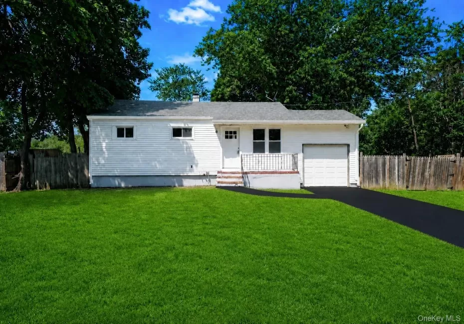948 Walker Street, Brookhaven, NY, 3 Bedrooms Bedrooms, 5 Rooms Rooms,1 BathroomBathrooms,Residential,For Rent,Walker,0,1031221 948 Walker Street, Brookhaven, NY, 3 Bedrooms Bedrooms, 5 Rooms Rooms,1 BathroomBathrooms,Residential,For Rent,Walker,0,1031221