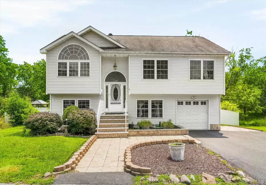 9 Ashland Avenue, Middletown, NY, 4 Bedrooms Bedrooms, 9 Rooms Rooms,3 BathroomsBathrooms,Residential,For Rent,Ashland,0,1030876 9 Ashland Avenue, Middletown, NY, 4 Bedrooms Bedrooms, 9 Rooms Rooms,3 BathroomsBathrooms,Residential,For Rent,Ashland,0,1030876