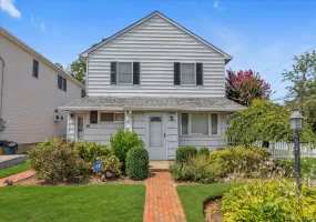 810 Ibsen Street, Hempstead, NY, 4 Bedrooms Bedrooms, 9 Rooms Rooms,3 BathroomsBathrooms,Residential,For Rent,Ibsen,0,1031204 810 Ibsen Street, Hempstead, NY, 4 Bedrooms Bedrooms, 9 Rooms Rooms,3 BathroomsBathrooms,Residential,For Rent,Ibsen,0,1031204