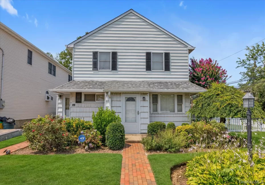 810 Ibsen Street, Hempstead, NY, 4 Bedrooms Bedrooms, 9 Rooms Rooms,3 BathroomsBathrooms,Residential,For Rent,Ibsen,0,1031204 810 Ibsen Street, Hempstead, NY, 4 Bedrooms Bedrooms, 9 Rooms Rooms,3 BathroomsBathrooms,Residential,For Rent,Ibsen,0,1031204