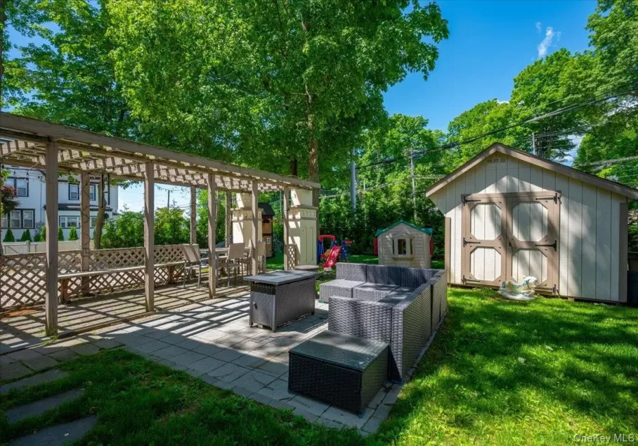 116 Soundview Avenue, Mamaroneck, NY, 4 Bedrooms Bedrooms, 6 Rooms Rooms,2 BathroomsBathrooms,Residential Lease,For Rent,Soundview,0,1031544 116 Soundview Avenue, Mamaroneck, NY, 4 Bedrooms Bedrooms, 6 Rooms Rooms,2 BathroomsBathrooms,Residential Lease,For Rent,Soundview,0,1031544