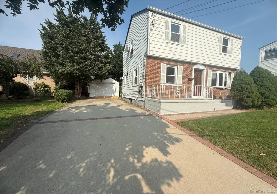 410 Herricks Road, North Hempstead, NY, 3 Bedrooms Bedrooms, 7 Rooms Rooms,2 BathroomsBathrooms,Residential Lease,For Rent,Herricks,0,1031567 410 Herricks Road, North Hempstead, NY, 3 Bedrooms Bedrooms, 7 Rooms Rooms,2 BathroomsBathrooms,Residential Lease,For Rent,Herricks,0,1031567