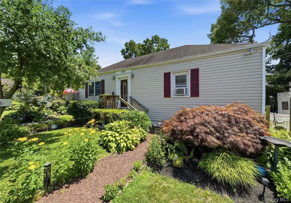 350 Boulder Street, Islip, NY, 2 Bedrooms Bedrooms, 5 Rooms Rooms,2 BathroomsBathrooms,Residential,For Rent,Boulder,0,1030955 350 Boulder Street, Islip, NY, 2 Bedrooms Bedrooms, 5 Rooms Rooms,2 BathroomsBathrooms,Residential,For Rent,Boulder,0,1030955