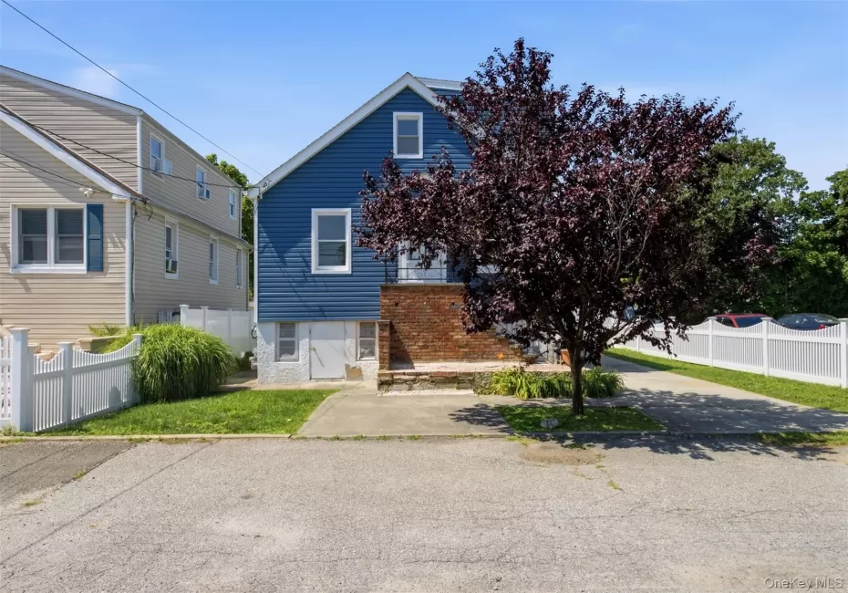 8 5th Street, Oyster Bay, NY, 3 Bedrooms Bedrooms, 6 Rooms Rooms,2 BathroomsBathrooms,Residential,For Rent,5th,0,1031519 8 5th Street, Oyster Bay, NY, 3 Bedrooms Bedrooms, 6 Rooms Rooms,2 BathroomsBathrooms,Residential,For Rent,5th,0,1031519