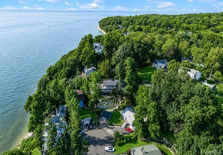 26 Argyle Drive, Huntington, NY, 4 Bedrooms Bedrooms, 8 Rooms Rooms,2 BathroomsBathrooms,Residential,For Rent,Argyle,0,1031196 26 Argyle Drive, Huntington, NY, 4 Bedrooms Bedrooms, 8 Rooms Rooms,2 BathroomsBathrooms,Residential,For Rent,Argyle,0,1031196