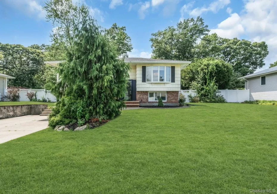 20 Hunter Place, Smithtown, NY, 4 Bedrooms Bedrooms, 10 Rooms Rooms,2 BathroomsBathrooms,Residential,For Rent,Hunter,0,1030021 20 Hunter Place, Smithtown, NY, 4 Bedrooms Bedrooms, 10 Rooms Rooms,2 BathroomsBathrooms,Residential,For Rent,Hunter,0,1030021