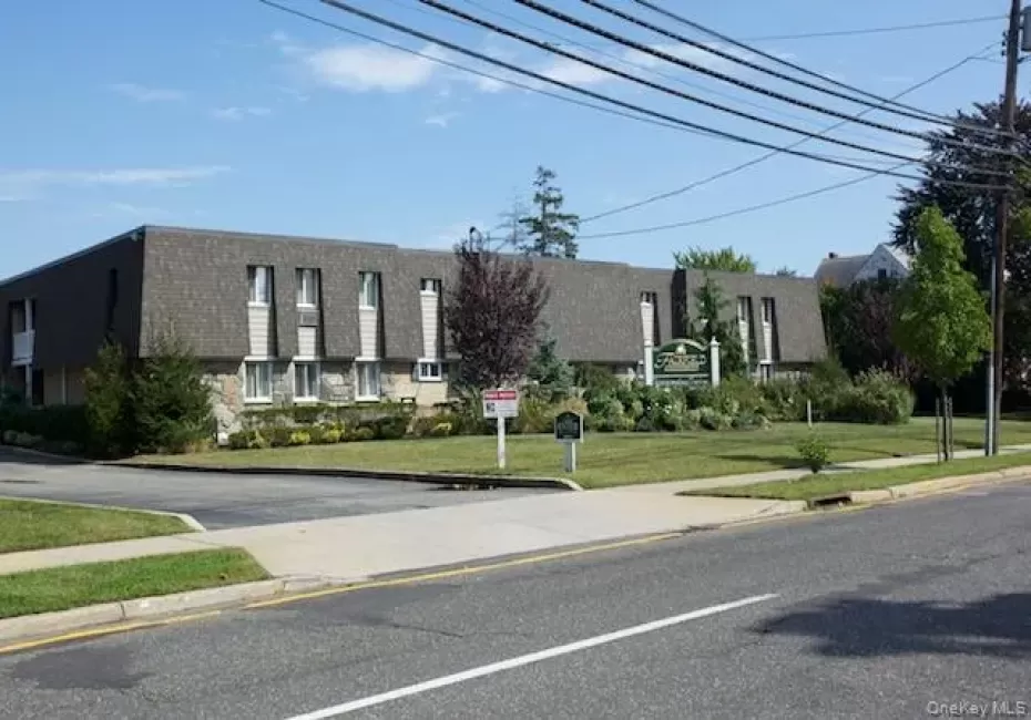 25 Clinton Avenue, Islip, NY, 1 Bedroom Bedrooms, 4 Rooms Rooms,1 BathroomBathrooms,Residential Lease,For Rent,Clinton,0,1031679 25 Clinton Avenue, Islip, NY, 1 Bedroom Bedrooms, 4 Rooms Rooms,1 BathroomBathrooms,Residential Lease,For Rent,Clinton,0,1031679