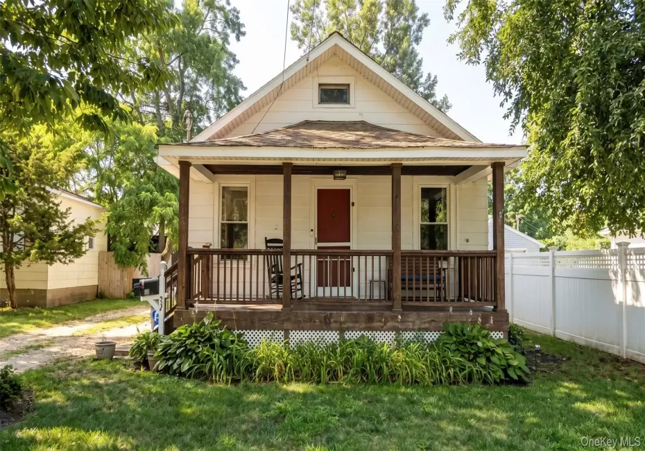 24 Madison Avenue, Oyster Bay, NY, 2 Bedrooms Bedrooms, 5 Rooms Rooms,1 BathroomBathrooms,Residential Lease,For Rent,Madison,0,1031706 24 Madison Avenue, Oyster Bay, NY, 2 Bedrooms Bedrooms, 5 Rooms Rooms,1 BathroomBathrooms,Residential Lease,For Rent,Madison,0,1031706
