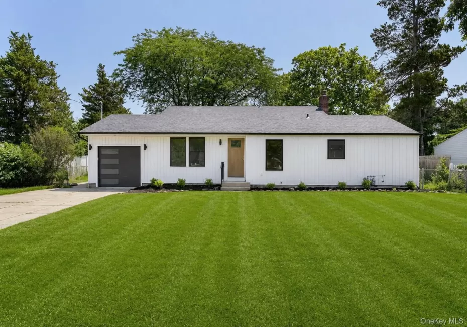 933 Thompson Drive, Islip, NY, 3 Bedrooms Bedrooms, 9 Rooms Rooms,3 BathroomsBathrooms,Residential,For Rent,Thompson,0,1030178 933 Thompson Drive, Islip, NY, 3 Bedrooms Bedrooms, 9 Rooms Rooms,3 BathroomsBathrooms,Residential,For Rent,Thompson,0,1030178