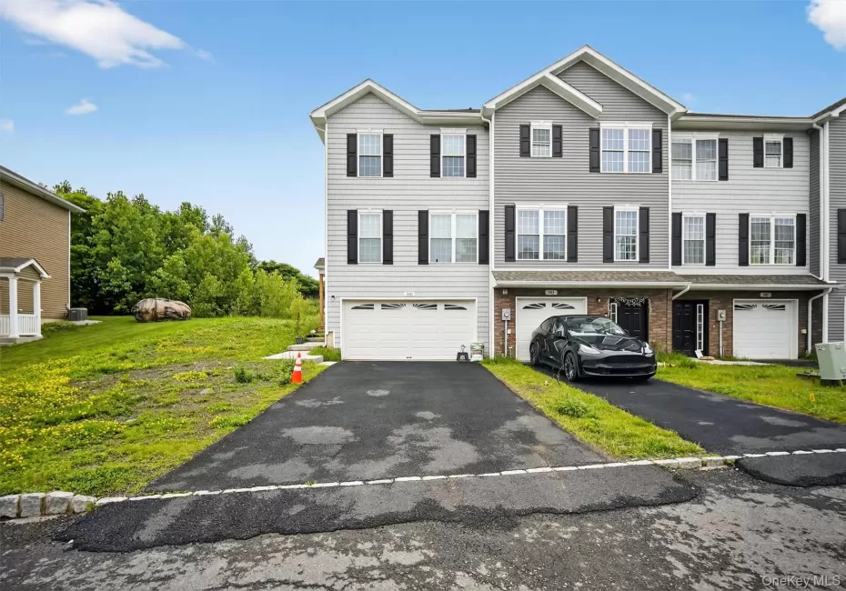 501 Iron Forge Lane, New Windsor, NY, 3 Bedrooms Bedrooms, 7 Rooms Rooms,2 BathroomsBathrooms,Residential,For Rent,Iron Forge,0,1030988 501 Iron Forge Lane, New Windsor, NY, 3 Bedrooms Bedrooms, 7 Rooms Rooms,2 BathroomsBathrooms,Residential,For Rent,Iron Forge,0,1030988