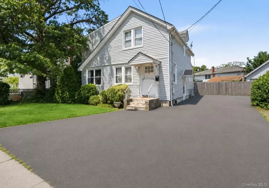 194 Woodfield Road, Hempstead, NY, 3 Bedrooms Bedrooms, 5 Rooms Rooms,2 BathroomsBathrooms,Residential,For Rent,Woodfield,0,1030969 194 Woodfield Road, Hempstead, NY, 3 Bedrooms Bedrooms, 5 Rooms Rooms,2 BathroomsBathrooms,Residential,For Rent,Woodfield,0,1030969