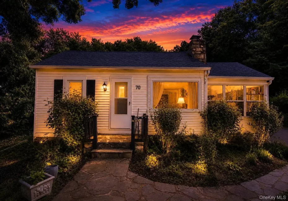 70 Winona Avenue, Newburgh (town), NY, 2 Bedrooms Bedrooms, 4 Rooms Rooms,1 BathroomBathrooms,Residential,For Rent,Winona,0,1028720 70 Winona Avenue, Newburgh (town), NY, 2 Bedrooms Bedrooms, 4 Rooms Rooms,1 BathroomBathrooms,Residential,For Rent,Winona,0,1028720