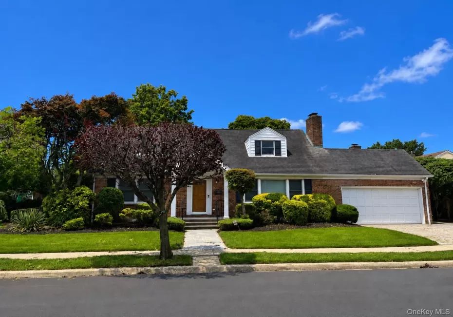 126 Hillside Avenue, North Hempstead, NY, 4 Bedrooms Bedrooms, 8 Rooms Rooms,2 BathroomsBathrooms,Residential Lease,For Rent,Hillside,0,1031806 126 Hillside Avenue, North Hempstead, NY, 4 Bedrooms Bedrooms, 8 Rooms Rooms,2 BathroomsBathrooms,Residential Lease,For Rent,Hillside,0,1031806