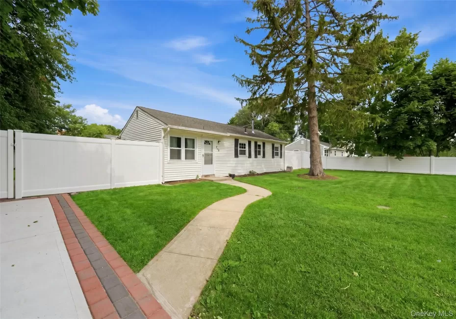 710 Bourdois Avenue, Brookhaven, NY, 3 Bedrooms Bedrooms, 5 Rooms Rooms,1 BathroomBathrooms,Residential,For Rent,Bourdois,0,1032046 710 Bourdois Avenue, Brookhaven, NY, 3 Bedrooms Bedrooms, 5 Rooms Rooms,1 BathroomBathrooms,Residential,For Rent,Bourdois,0,1032046