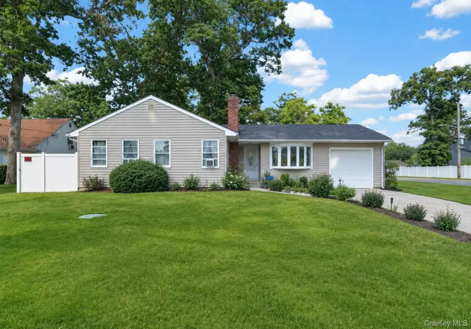25 Putnam Avenue, West Babylon, NY, 3 Bedrooms Bedrooms, 4 Rooms Rooms,2 BathroomsBathrooms,Residential,For Rent,Putnam,0,1032074 25 Putnam Avenue, West Babylon, NY, 3 Bedrooms Bedrooms, 4 Rooms Rooms,2 BathroomsBathrooms,Residential,For Rent,Putnam,0,1032074