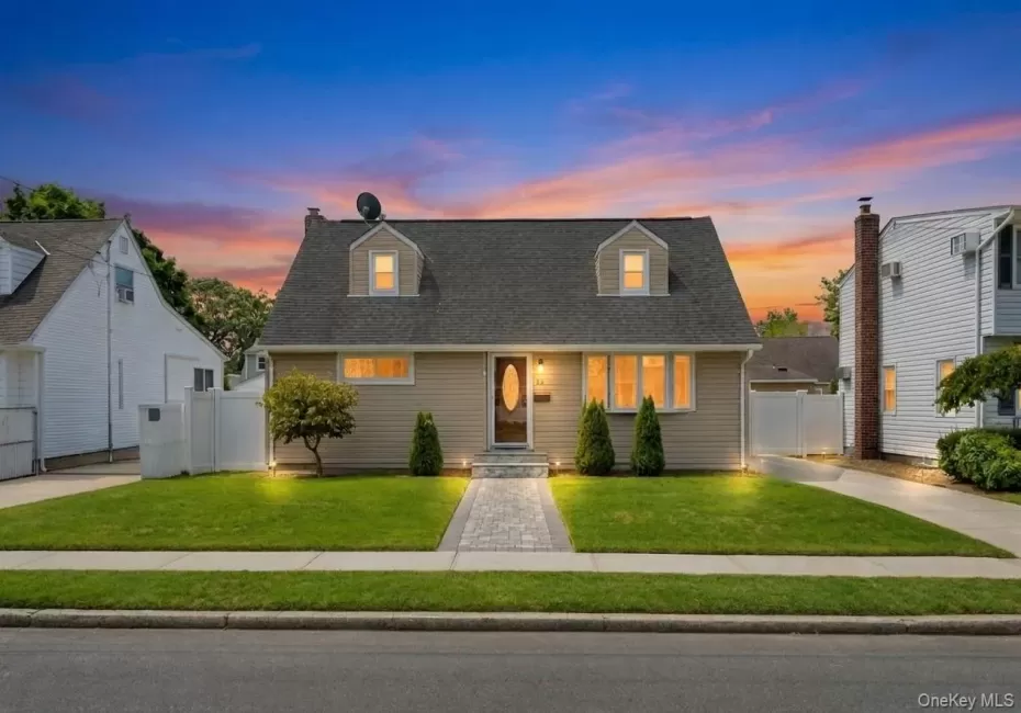 52 Fenimore Street, Hempstead, NY, 4 Bedrooms Bedrooms, 8 Rooms Rooms,3 BathroomsBathrooms,Residential,For Rent,Fenimore,0,1031542 52 Fenimore Street, Hempstead, NY, 4 Bedrooms Bedrooms, 8 Rooms Rooms,3 BathroomsBathrooms,Residential,For Rent,Fenimore,0,1031542