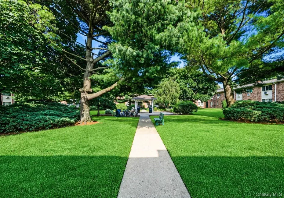 2 BR with Prime Courtyard Location 2 BR with Prime Courtyard Location