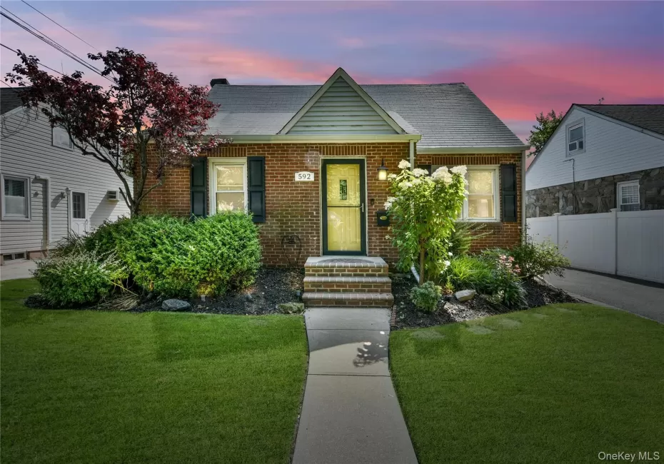 592 Winthrop Avenue, Hempstead, NY, 3 Bedrooms Bedrooms, 6 Rooms Rooms,2 BathroomsBathrooms,Residential,For Rent,Winthrop,0,1031439 592 Winthrop Avenue, Hempstead, NY, 3 Bedrooms Bedrooms, 6 Rooms Rooms,2 BathroomsBathrooms,Residential,For Rent,Winthrop,0,1031439