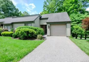 456 Heritage Hills, Somers, NY, 2 Bedrooms Bedrooms, 7 Rooms Rooms,2 BathroomsBathrooms,Residential,For Rent,Heritage,0,1030604 456 Heritage Hills, Somers, NY, 2 Bedrooms Bedrooms, 7 Rooms Rooms,2 BathroomsBathrooms,Residential,For Rent,Heritage,0,1030604