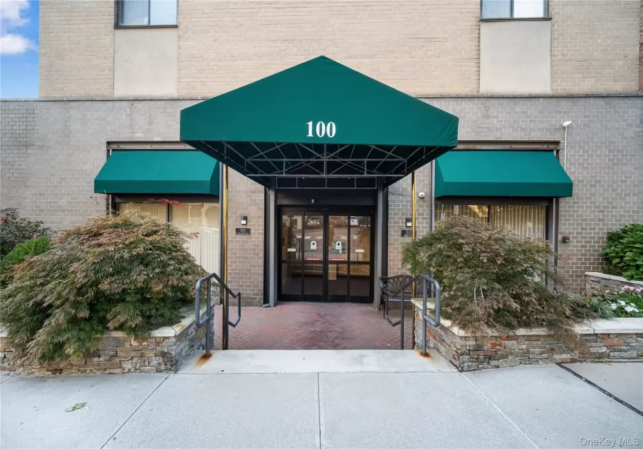 100 Hartsdale Avenue, Greenburgh, NY, 2 Bedrooms Bedrooms, 6 Rooms Rooms,2 BathroomsBathrooms,Residential,For Rent,Hartsdale,0,1031783 100 Hartsdale Avenue, Greenburgh, NY, 2 Bedrooms Bedrooms, 6 Rooms Rooms,2 BathroomsBathrooms,Residential,For Rent,Hartsdale,0,1031783