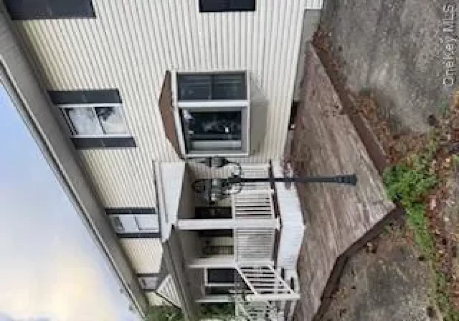 60 Valleywood Road, Smithtown, NY, 4 Bedrooms Bedrooms, 9 Rooms Rooms,3 BathroomsBathrooms,Residential,For Rent,Valleywood,0,1032518 60 Valleywood Road, Smithtown, NY, 4 Bedrooms Bedrooms, 9 Rooms Rooms,3 BathroomsBathrooms,Residential,For Rent,Valleywood,0,1032518