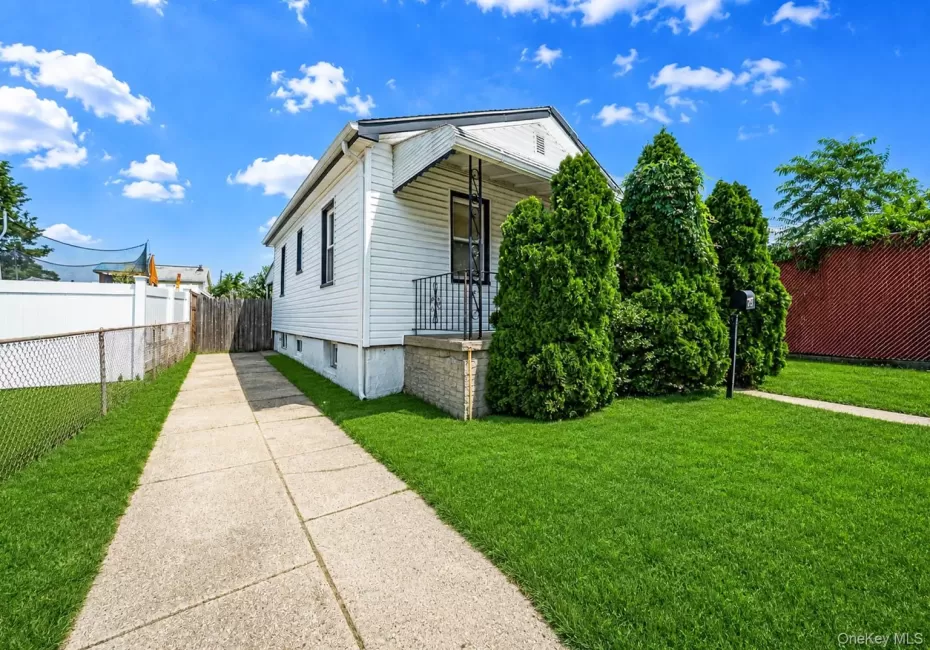 1360 News Avenue, Hempstead, NY, 3 Bedrooms Bedrooms, 5 Rooms Rooms,1 BathroomBathrooms,Residential,For Rent,News,0,1032462 1360 News Avenue, Hempstead, NY, 3 Bedrooms Bedrooms, 5 Rooms Rooms,1 BathroomBathrooms,Residential,For Rent,News,0,1032462