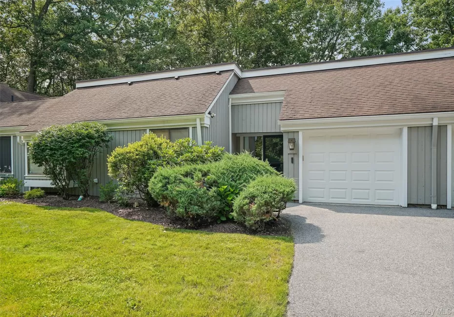 Welcome to 966C Heritage Hills! 2-bedroom, 2-bath, one-level condo with attached garage. Welcome to 966C Heritage Hills! 2-bedroom, 2-bath, one-level condo with attached garage.