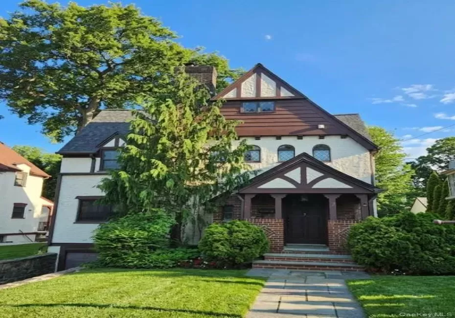 7 Huntwood Place, Mount Vernon, NY, 3 Bedrooms Bedrooms, 14 Rooms Rooms,3 BathroomsBathrooms,Residential,For Rent,Huntwood,0,1003437 7 Huntwood Place, Mount Vernon, NY, 3 Bedrooms Bedrooms, 14 Rooms Rooms,3 BathroomsBathrooms,Residential,For Rent,Huntwood,0,1003437