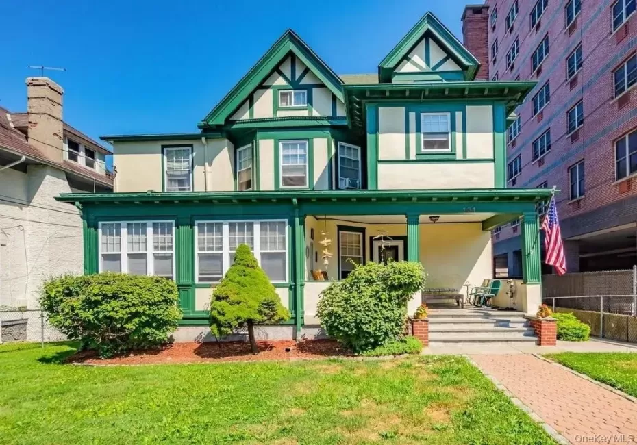 131 Lockwood Avenue, New Rochelle, NY, 2 Bedrooms Bedrooms, 4 Rooms Rooms,1 BathroomBathrooms,Residential Lease,For Rent,Lockwood,0,1025648 131 Lockwood Avenue, New Rochelle, NY, 2 Bedrooms Bedrooms, 4 Rooms Rooms,1 BathroomBathrooms,Residential Lease,For Rent,Lockwood,0,1025648