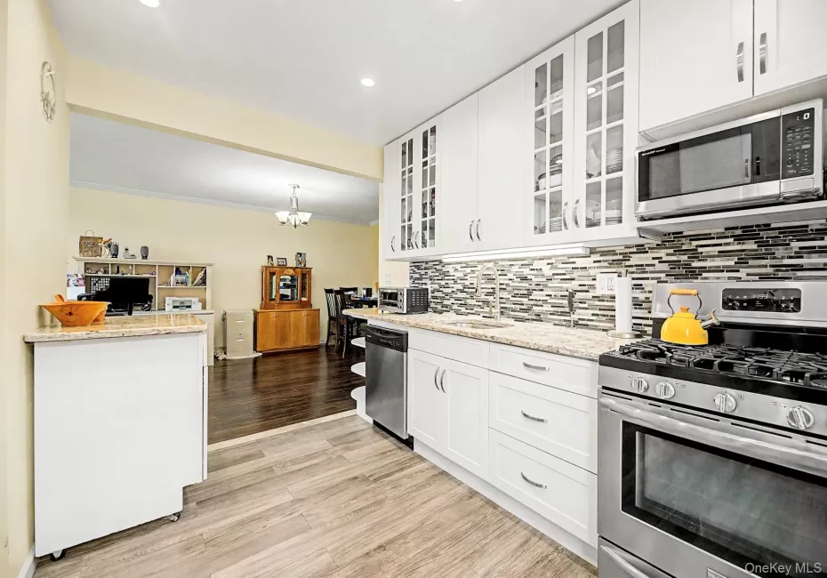 1300 Midland Avenue, Yonkers, NY, 2 Bedrooms Bedrooms, 4 Rooms Rooms,1 BathroomBathrooms,Residential,For Rent,Midland,0,1028084 1300 Midland Avenue, Yonkers, NY, 2 Bedrooms Bedrooms, 4 Rooms Rooms,1 BathroomBathrooms,Residential,For Rent,Midland,0,1028084