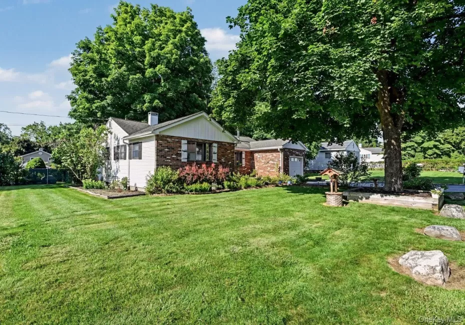 21 Clematis Road, Southeast, NY, 3 Bedrooms Bedrooms, 9 Rooms Rooms,1 BathroomBathrooms,Residential,For Rent,Clematis,0,1030928 21 Clematis Road, Southeast, NY, 3 Bedrooms Bedrooms, 9 Rooms Rooms,1 BathroomBathrooms,Residential,For Rent,Clematis,0,1030928