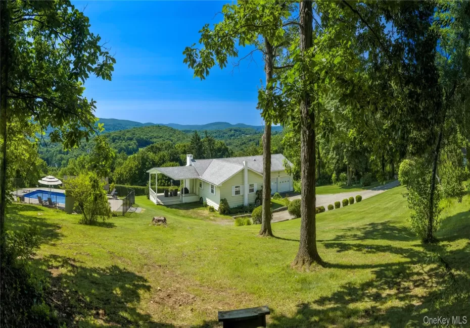 Breathtaking panoramic views from this 4.5-acre parcel. Breathtaking panoramic views from this 4.5-acre parcel.