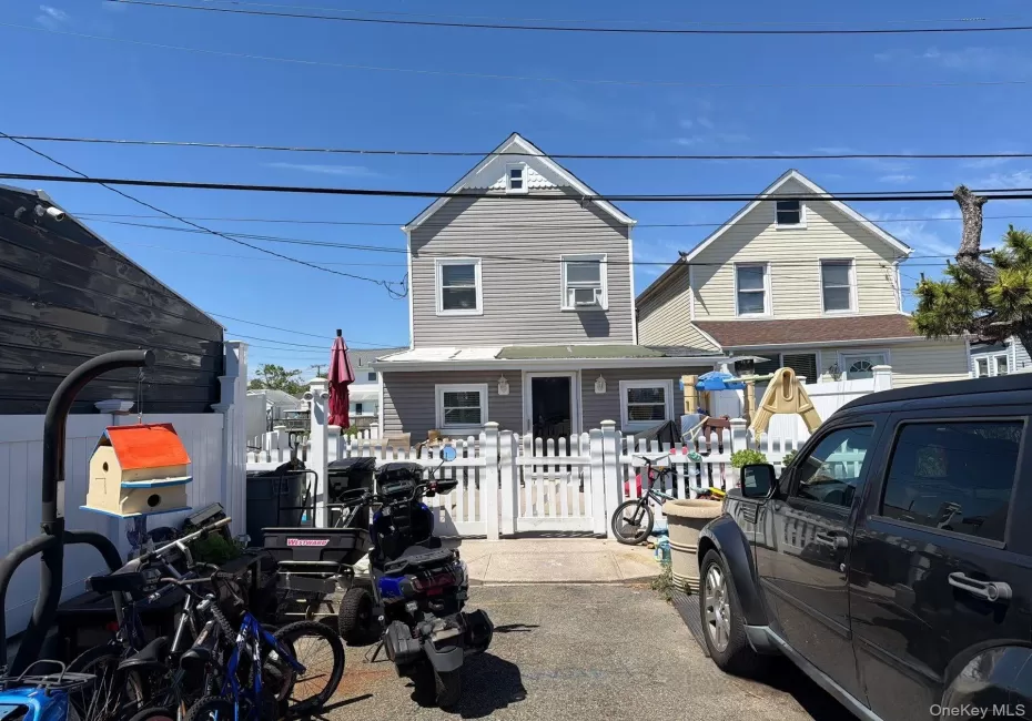 4 Bayview Avenue, New York, NY, 3 Bedrooms Bedrooms, 5 Rooms Rooms,1 BathroomBathrooms,Residential,For Rent,Bayview,0,1018539 4 Bayview Avenue, New York, NY, 3 Bedrooms Bedrooms, 5 Rooms Rooms,1 BathroomBathrooms,Residential,For Rent,Bayview,0,1018539