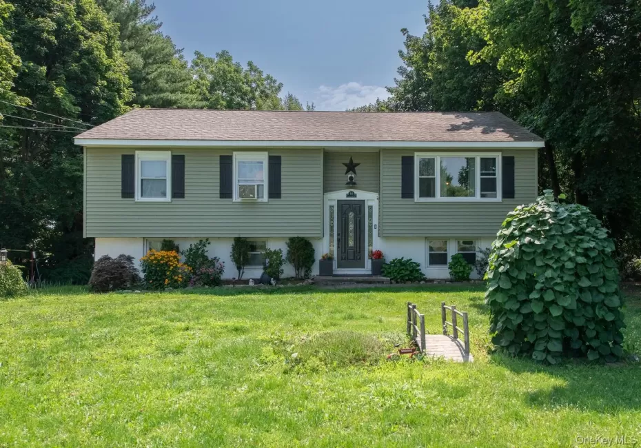 10 Lakeview Court, La Grange, NY, 3 Bedrooms Bedrooms, 8 Rooms Rooms,2 BathroomsBathrooms,Residential,For Rent,Lakeview,0,1032439 10 Lakeview Court, La Grange, NY, 3 Bedrooms Bedrooms, 8 Rooms Rooms,2 BathroomsBathrooms,Residential,For Rent,Lakeview,0,1032439