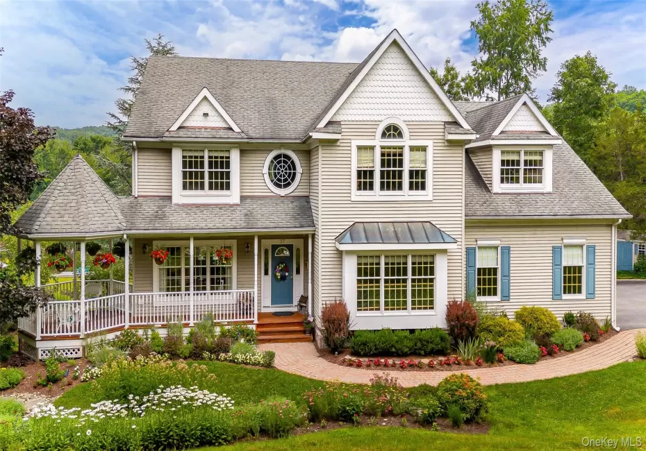 STUNNING PRIVATE WATERFRONT ESTATE W/PRIVATE ISLAND on over 5 acres in Warwick, NY! STUNNING PRIVATE WATERFRONT ESTATE W/PRIVATE ISLAND on over 5 acres in Warwick, NY!